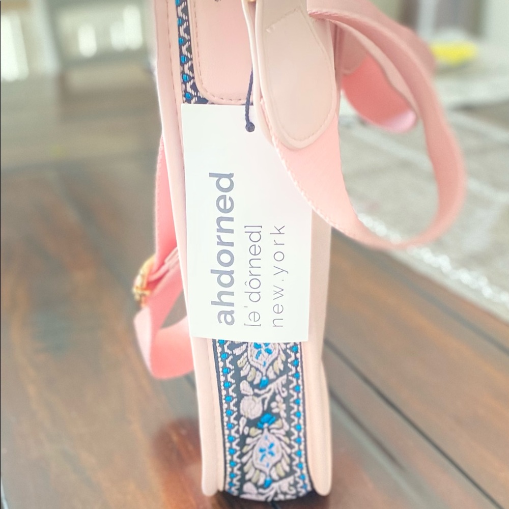Crossbody purse with decorative stitching on side